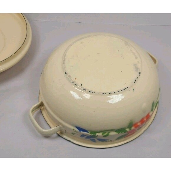 Vintage Cream Floral 2 Quart Enameled Pot With Lid - Picture 8 of 8